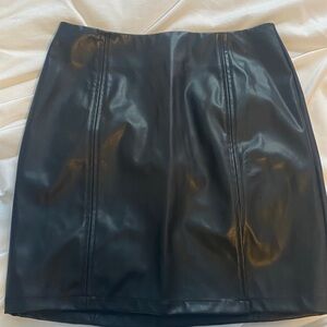 Chic Black Faux Leather Mini Skirt